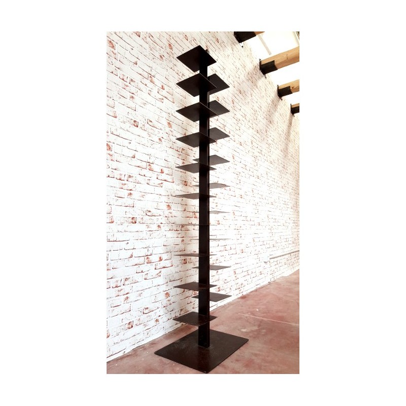 Idee - Libreria a colonna, un totem che arreda in verticale